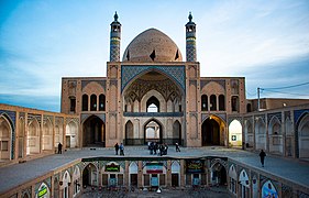 نمایی از درب ورودی