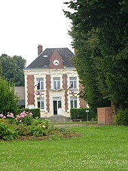 The town hall in Biaches