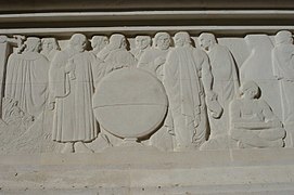 Galilée présentant le globe terrestre, détail de la frise de la Bibliothèque d'étude et du patrimoine