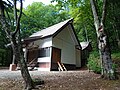 温根湯神社 社殿（左側手前から右側奥に向かって拝殿・幣殿・本殿）