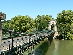 Le pont de l'Île-Barbe en 2008.