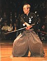 Iaido sensei Haruna Matsuo (1925-2002) portant un hakama[33].