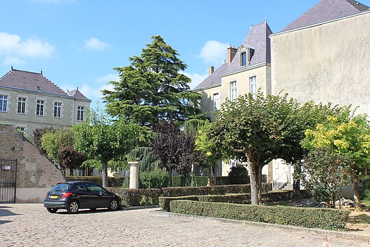 Côté sud, l'impasse du Collège et le musée à droite