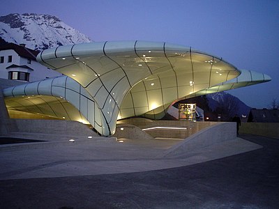 La station supérieure « Hungerburg », en Autriche (par Zaha Hadid, 2007).