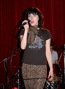 Jackson performing with The Long Blondes at the Razzmatazz Pop Bar, Barcelona, late 2006