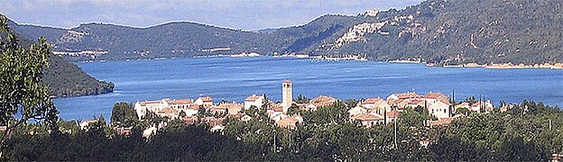 Salles-sur-Verdon (Les), Lac de Sainte-Croix.