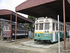 Anciennes voitures du tramway de Kyoto dans le parc de circulation Ōmiya