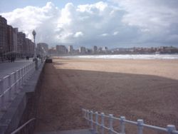 San Lorenzo beach at Gijón