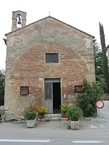 5. Asciano, chiesa di San Sebastiano. In prossimità dell’entrata nel castello di Asciano era situata, come si vede ancora oggi dalla tamponatura in mattoni, una cappella viaria lungo la via Lauretana.