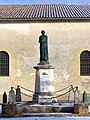 Le monument aux morts sur la place près de l'église (déc. 2009)