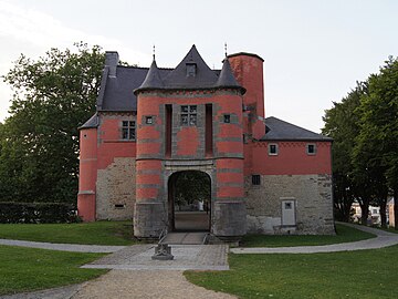 Le châtelet du château médiéval, vu de face.