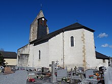 Photographie en couleurs d'une église.