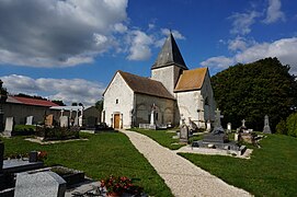 L'église, le cimetière et le monument aux morts.