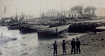 Port et chapelle.