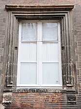 Fenêtre de l'hôtel de Bagis, rez-de-chaussée.