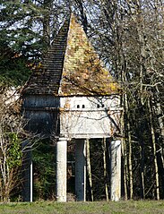 Colombier sur pilotis à Bassillac (Dordogne) .