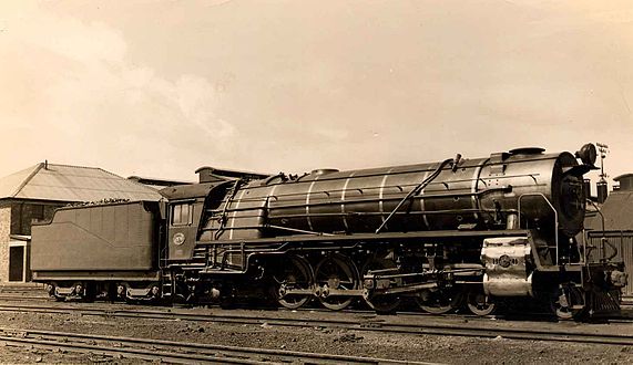 Type JT tender on Class 15E, c. 1940