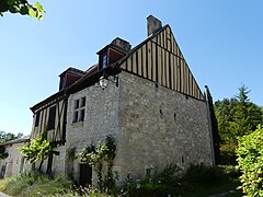 Maison à pans de bois dans le bourg.