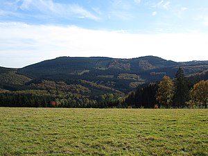 Himberg (links) und Hoher Lehnberg (rechts) von Norden