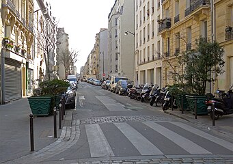 L'extrémité nord de la rue vue depuis la rue Championnet.