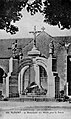 Le monument aux morts de Plouay vers 1925, peu après sa construction.