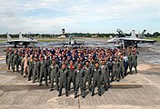 Pilot Angkatan Udara Malaysia bersama pilot Angkatan Laut AS