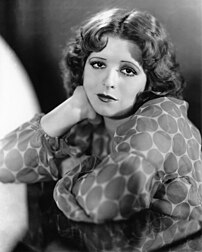 L'actrice américaine Clara Bow, en 1932. (définition réelle 6 325 × 7 905)