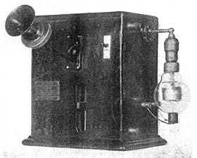 One of the first vacuum tube AM radio transmitters, built by Lee De Forest in 1914. The early Audion (triode) tube is visible at right.