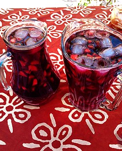 A pitcher of the Chilean drink Borgoña.