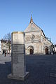 Ansicht der Johanniskirche vom Johannisplatz mit Stauferstele[4] im Vordergrund