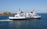 Scandlinesfärjan M/S Hamlet med slottet Kronborg i bakgrunden. (Oktober–)