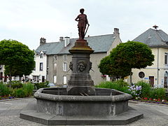 Fontaine dans le bourg.