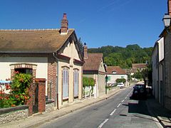 Ambiance du village, la rue Saint-Denis.