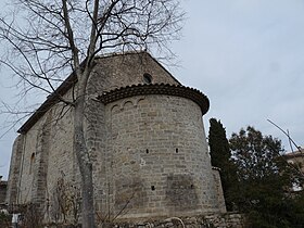 Photo du chevet de l'église Saint-Vincent. L'ensemble parfaitement homogène peut être daté de la fin du 11e ou du 12e siècle.