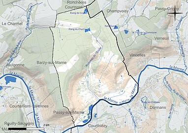 Carte en couleur présentant le réseau hydrographique de la commune