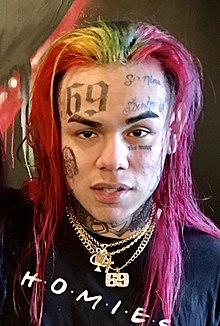 6ix9ine gesturing at the camera