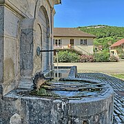 Une des deux fontaines du lavoir.