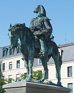 Détail du Monument au général de Lariboisière (1893), à Fougères.