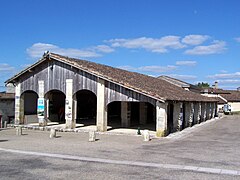 El mercado de la plaza Saint-Jean (junio 2013) .