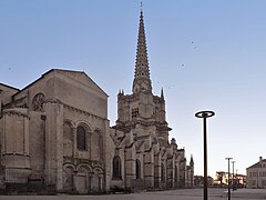 圣母升天大教堂（法语：Cathédrale Notre-Dame-de-l'Assomption de Luçon）