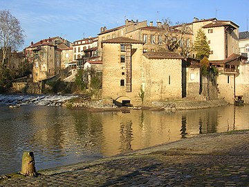 Confluent Douze-Midou et les deux anciens moulins formant la minoterie. Le moulin de la Douze est à l'extrémité de la pointe du confluent, tandis que le moulin du Midou est plus en retrait à droite sur la photo contre le pont.