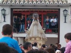 virgen de la encarnación saliendo del santuario