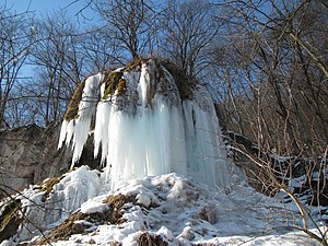 Водоспад взимку