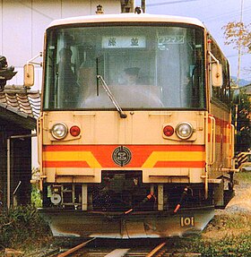 有田鉄道線を走ったハイモ180形気動車。 （下津野 - 田殿口 2002年12月13日）