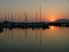 Port de plaisance au coucher du soleil