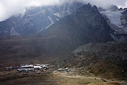 羅布崎峰山腳下的羅布崎