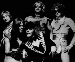Mott the Hoople in 1974 (left to right: Dale Griffin, Ariel Bender, Morgan Fisher (front), Pete Overend Watts, Ian Hunter)