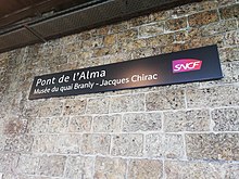 Plaque signalétique portant le nom de la gare.