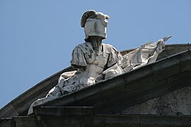 Escudos del friso en el lado izquierdo