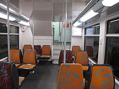 Intérieur d'une voiture en salle basse.